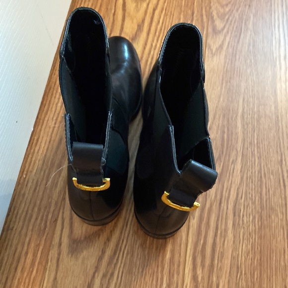 LAUREN RALPH LAUREN BLACK BOOTS SIZE 8.5B WITH 1 3/4” OF ELASTIC ON EACH SIDE VG - Picture 4 of 11